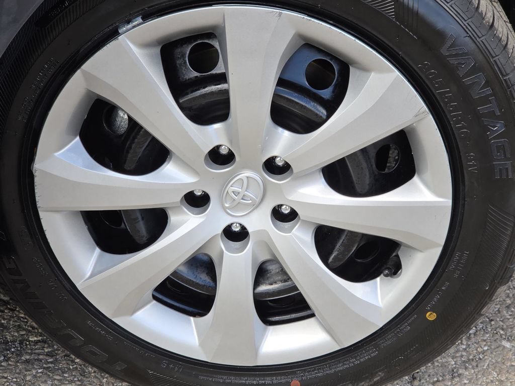 Used 2025 Toyota Corolla LE w/ Convenience Package FWD image 6
