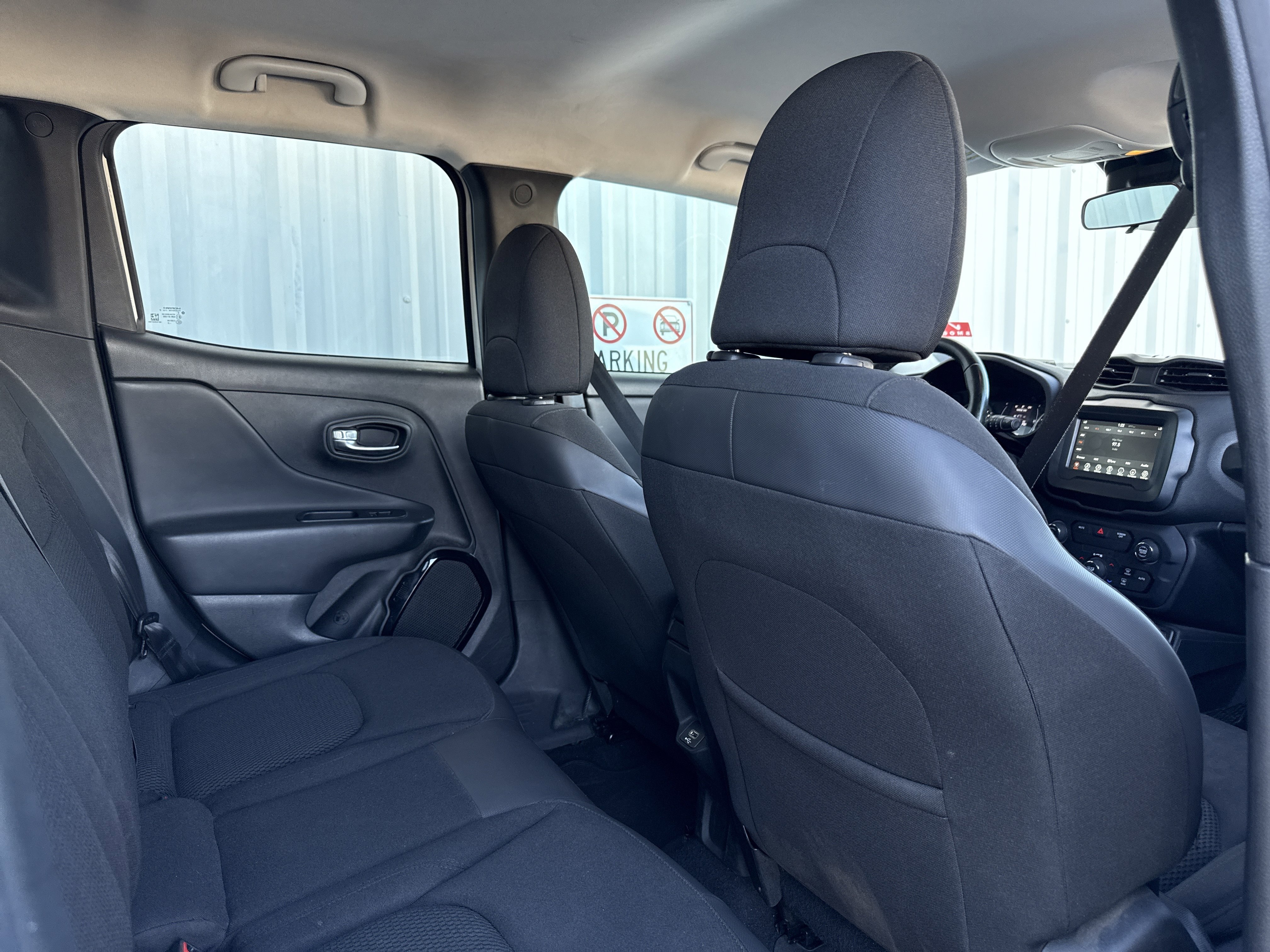 Used 2018 Jeep Renegade Altitude image 44