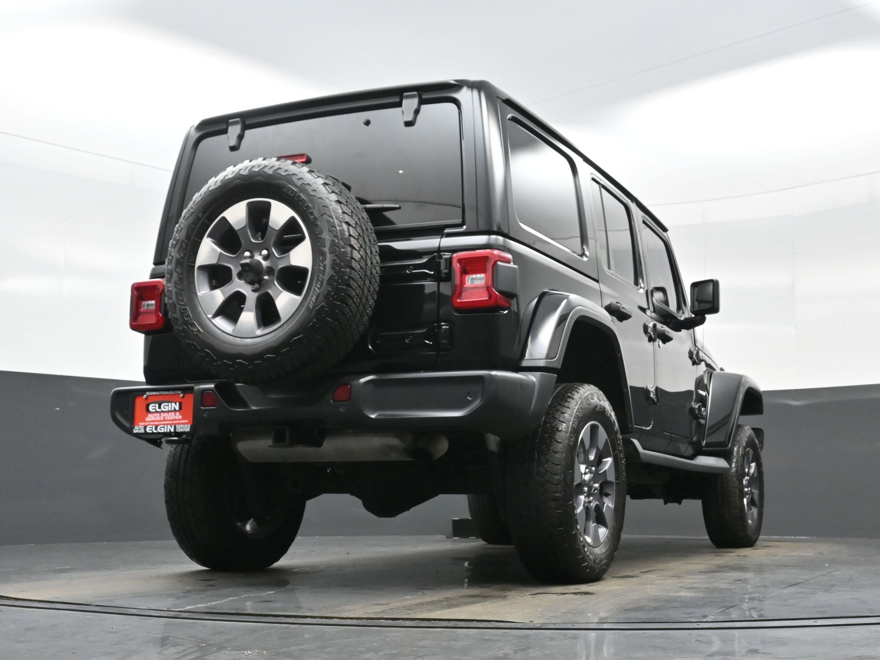 Used 2018 Jeep Wrangler Unlimited Sahara w/ Dual Top Group image 28