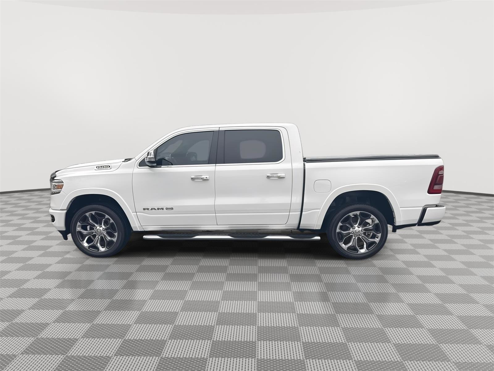 Used 2022 RAM 1500 Limited w/ Body Color Bumper Group AWD/4WD image 8