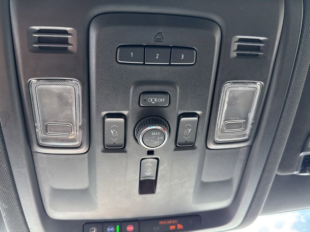 Used 2023 Chevrolet Suburban Premier image 30