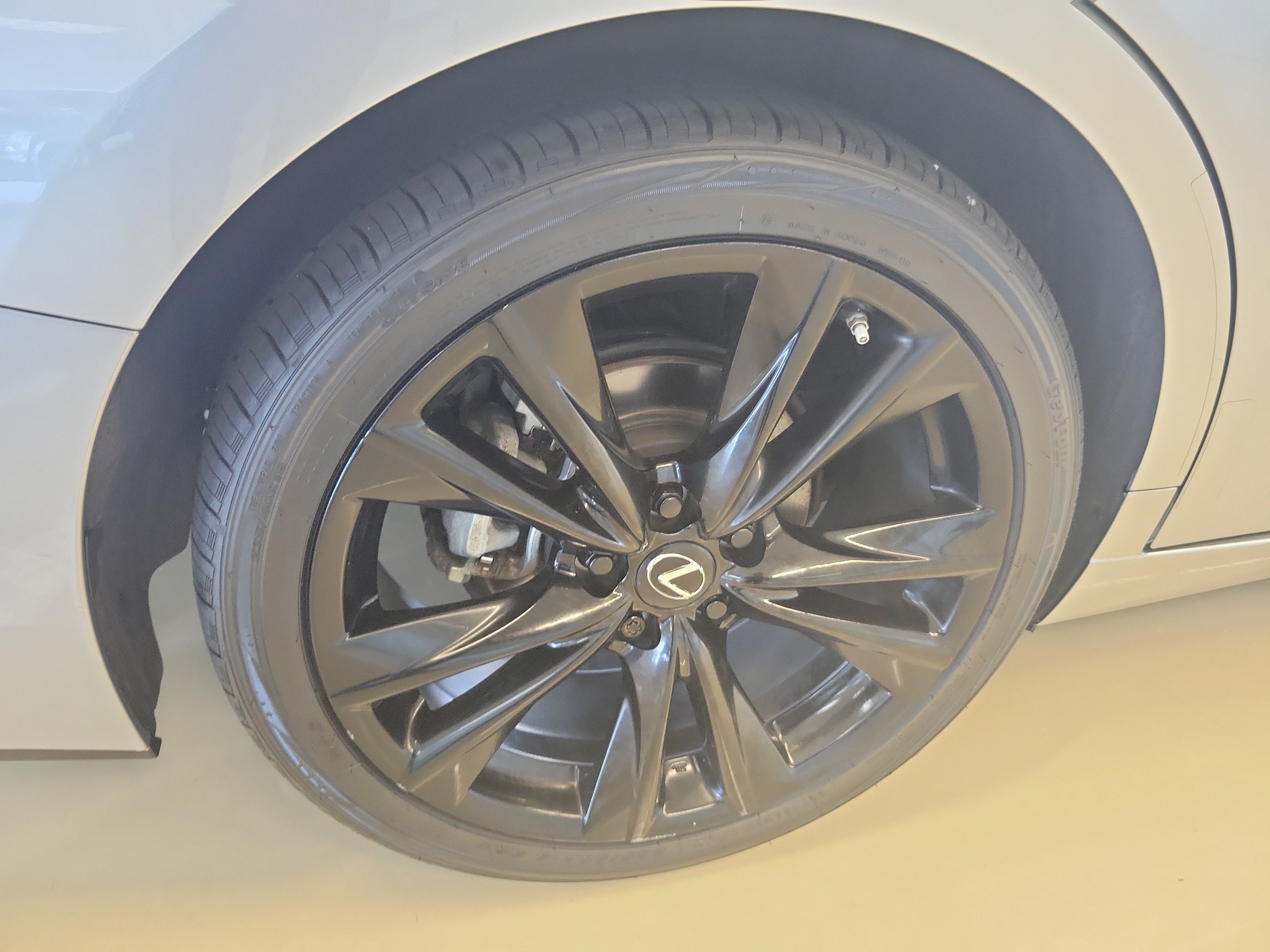 Certified 2024 Lexus ES 350 F Sport w/ Accessory Package (Z2) FWD image 9