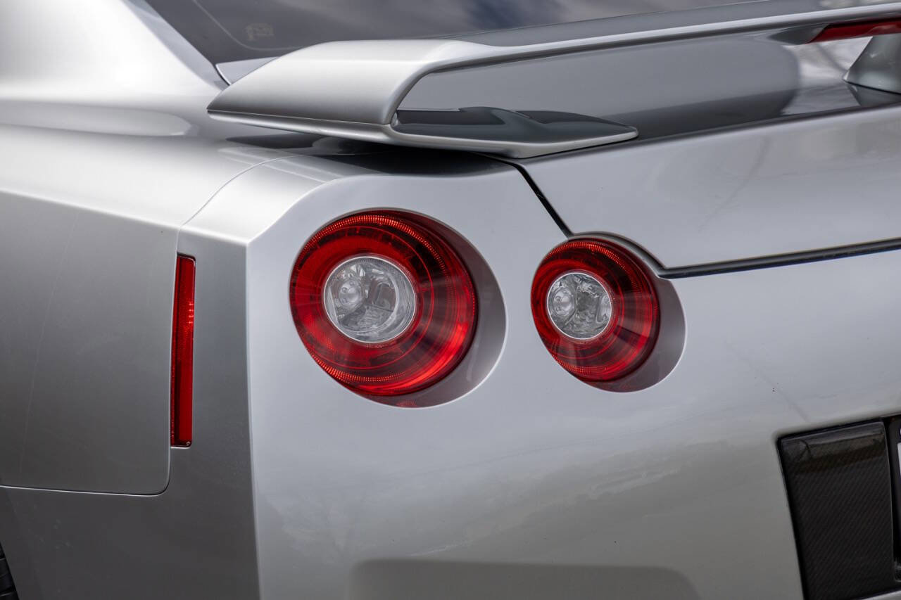 Used 2016 Nissan GT-R Premium image 15