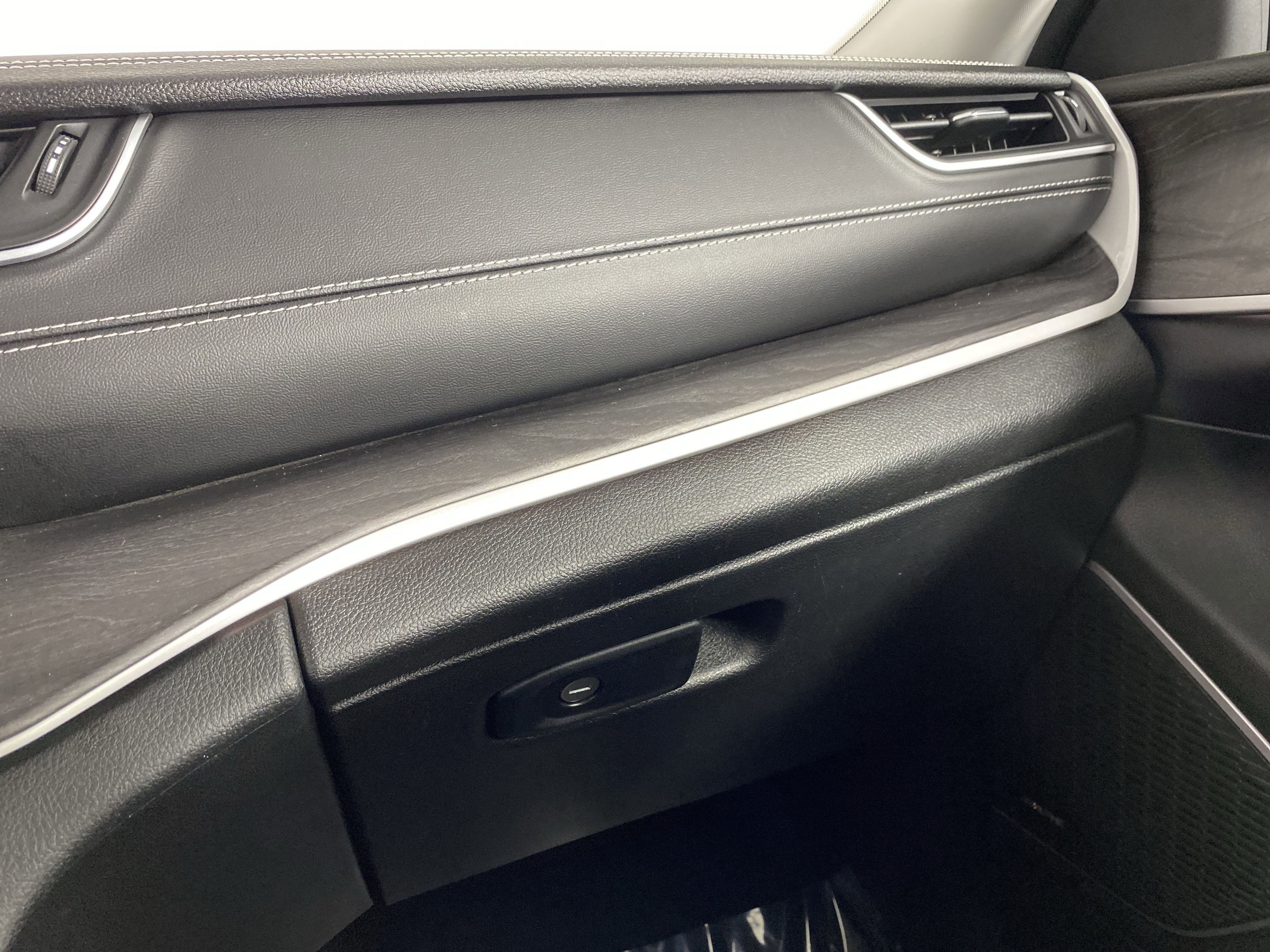 Used 2023 Jeep Grand Cherokee L Limited w/ Luxury Tech Group II image 30