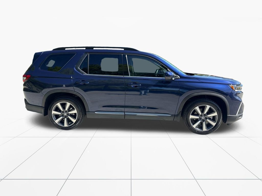 Used 2025 Honda Pilot Touring image 10