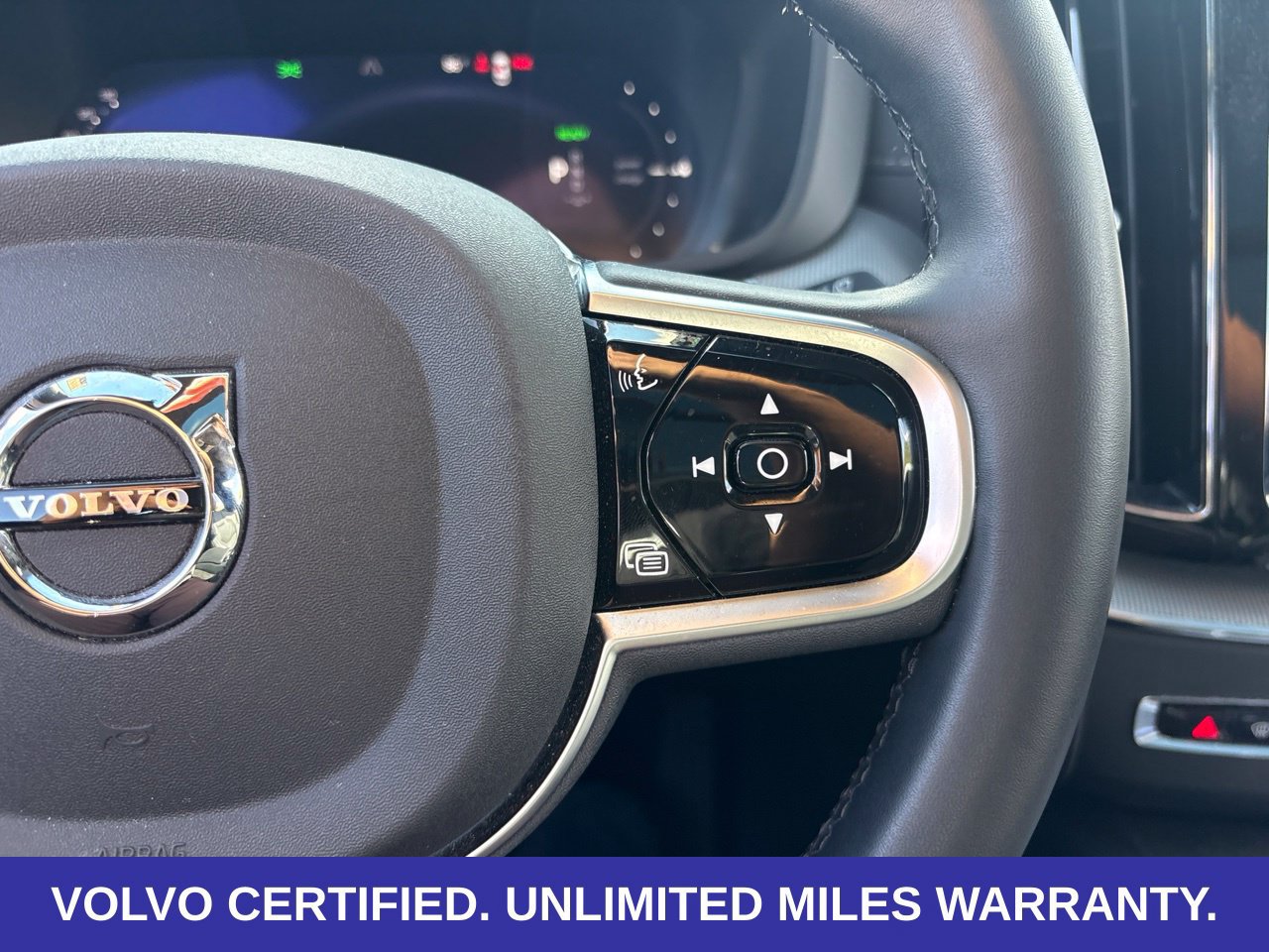 Certified 2025 Volvo XC60 T8 Ultra w/ Climate Package AWD/4WD image 28