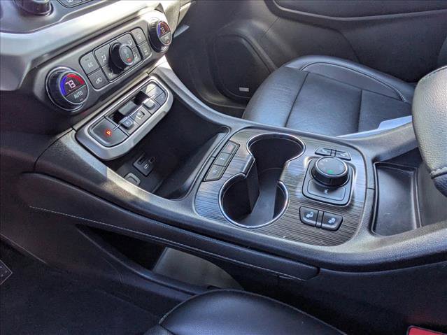 Used 2023 GMC Acadia SLT image 16