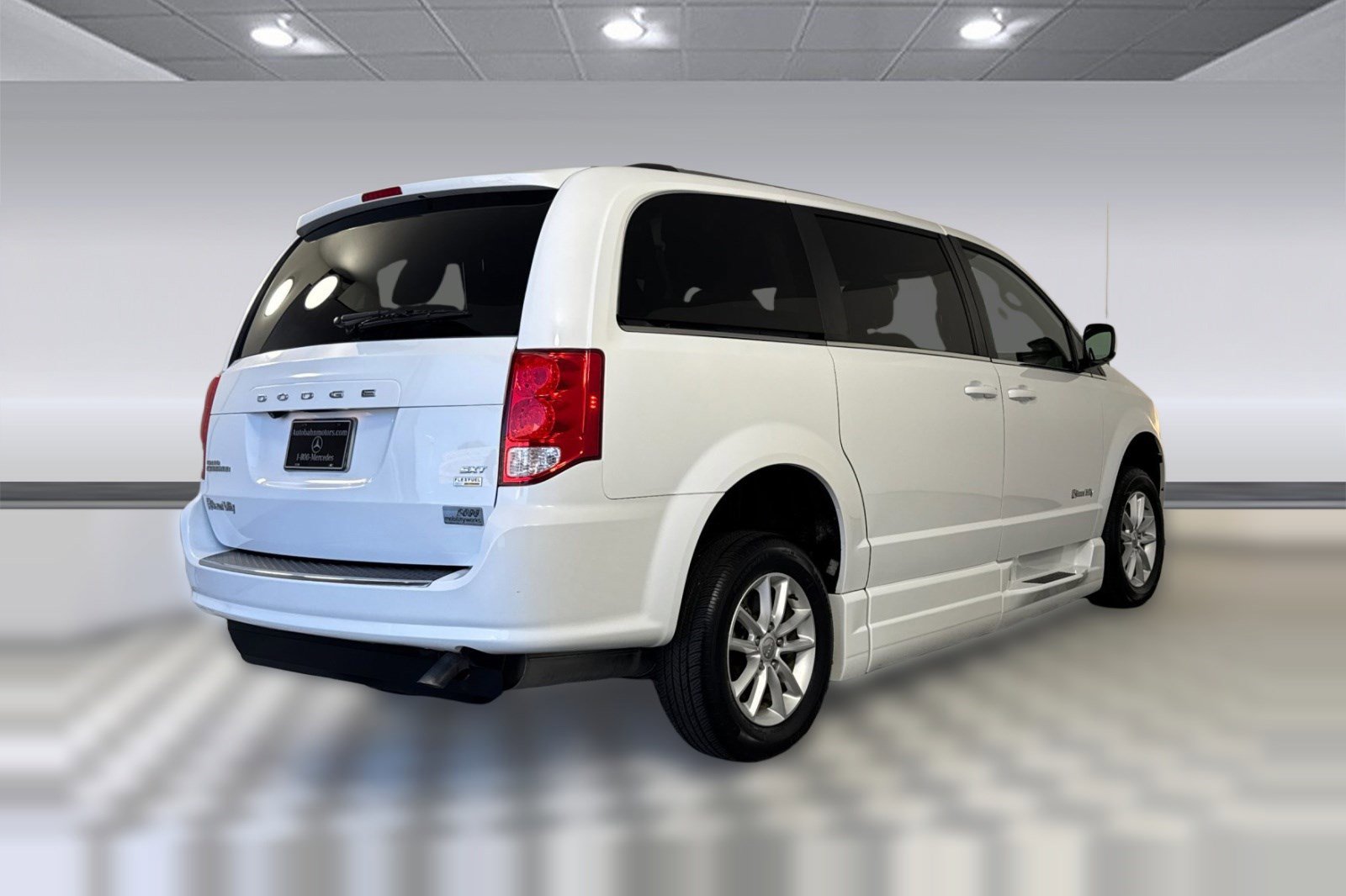 Used 2019 Dodge Grand Caravan SXT image 8