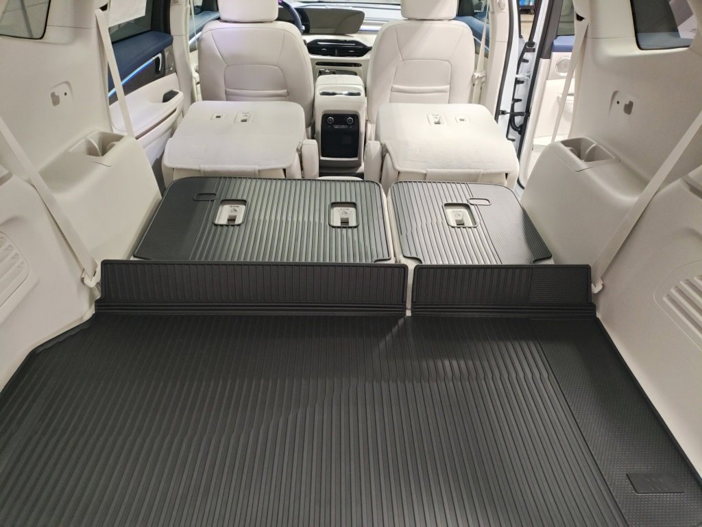 New 2026 Buick Enclave Avenir image 16