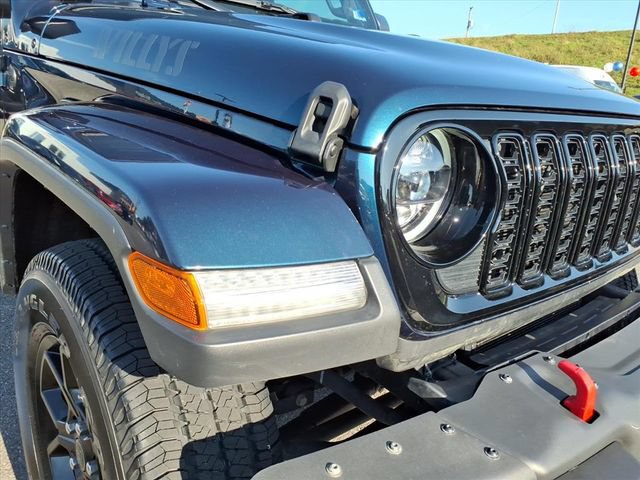 Used 2025 Jeep Gladiator Sport AWD/4WD image 3