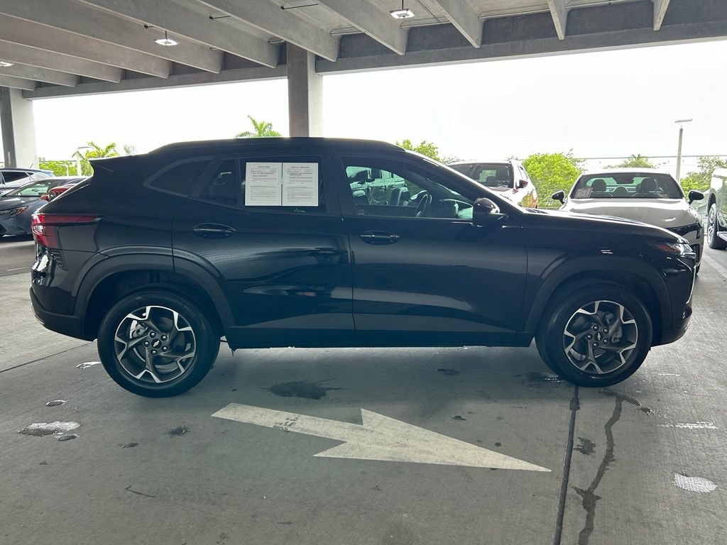 Used 2025 Chevrolet Trax LT w/ Driver Confidence Package FWD image 6