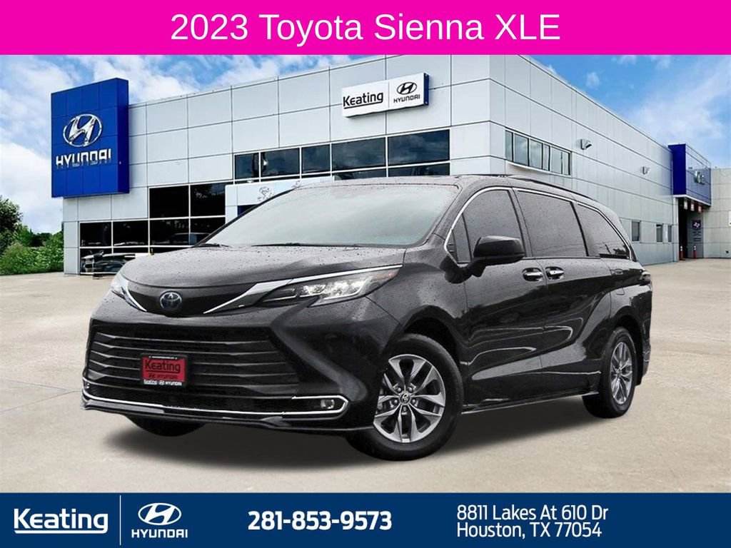 Used 2023 Toyota Sienna XLE image 1