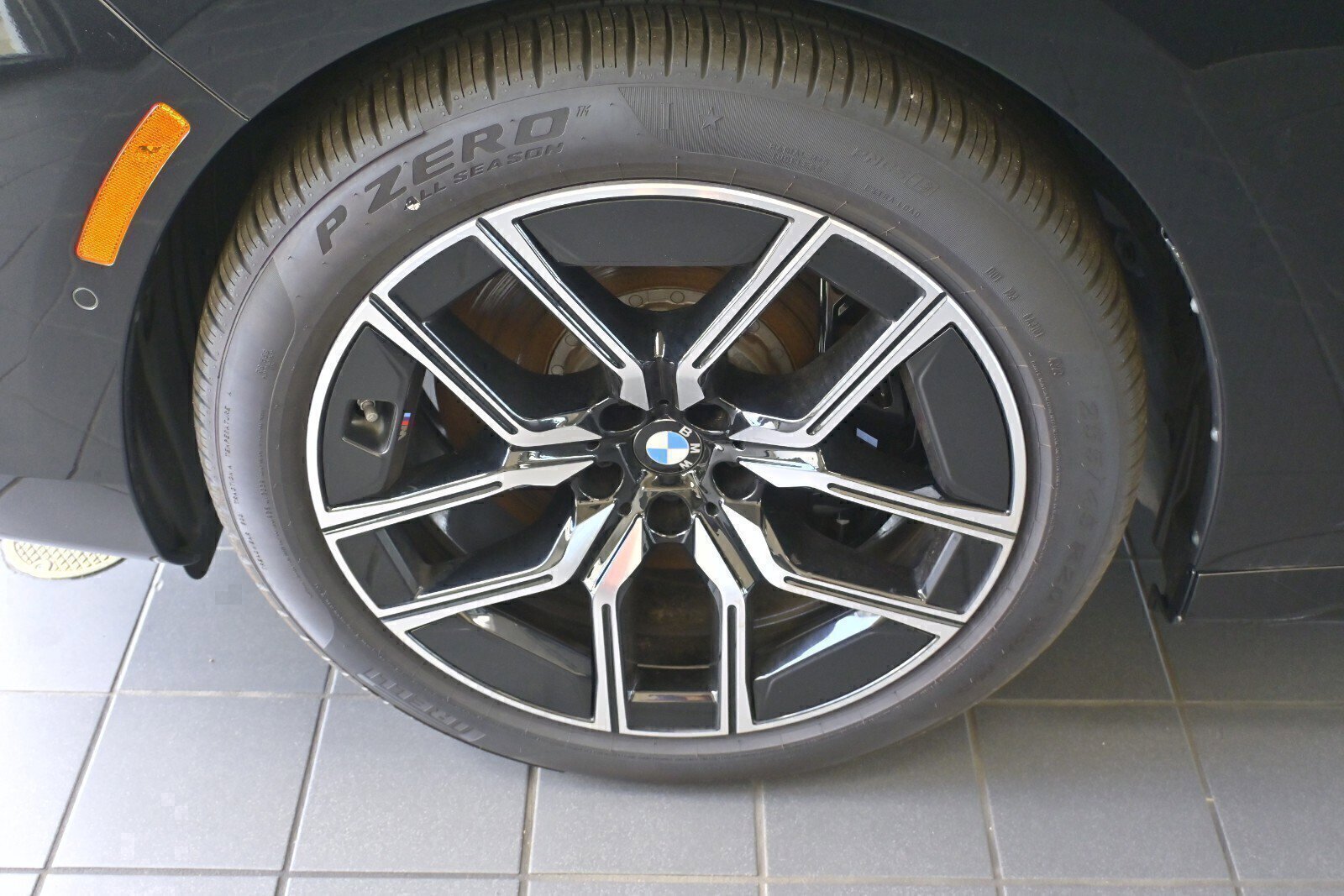 Used 2024 BMW i7 eDrive50 w/ M Sport Package image 9