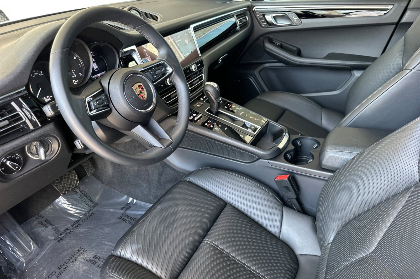 Used 2025 Porsche Macan image 4