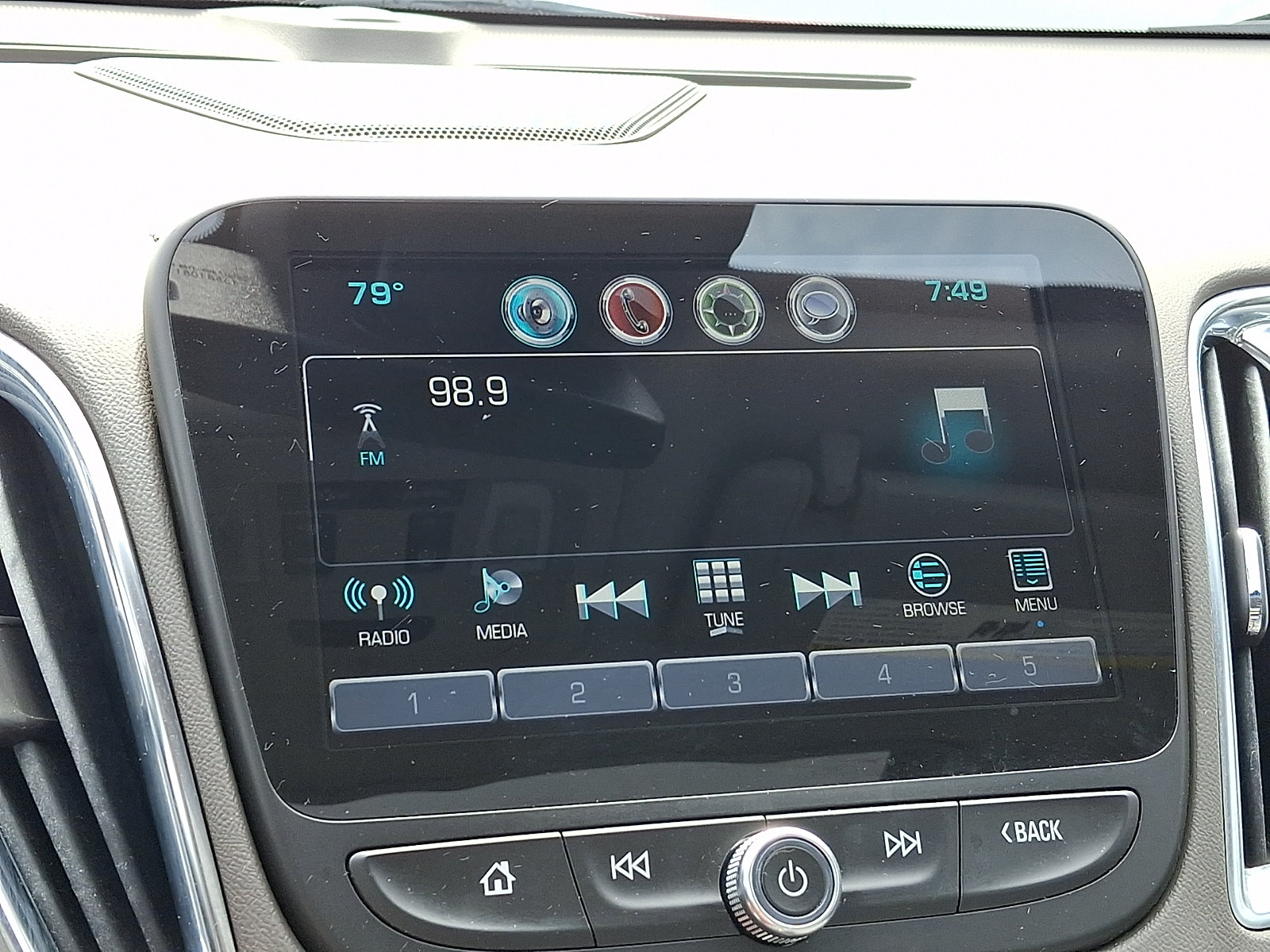 Used 2017 Chevrolet Malibu Premier w/ Premier Sun and Wheel Package FWD image 16