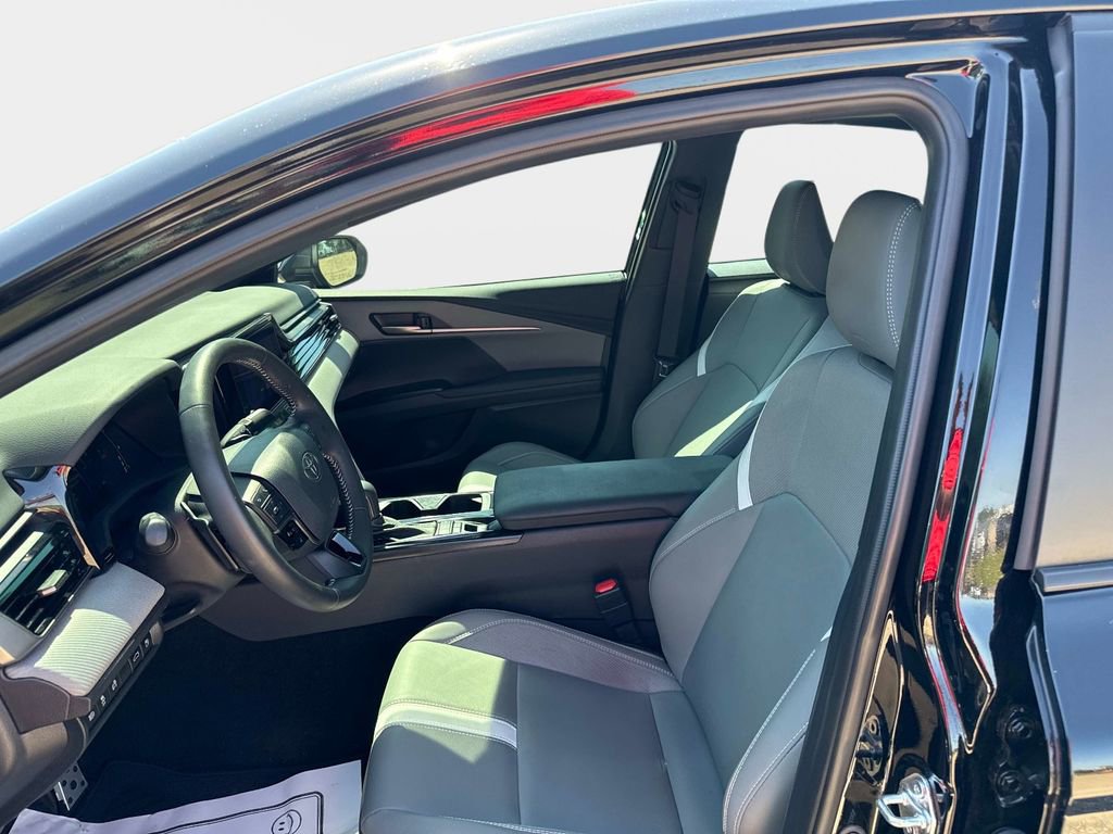 Used 2025 Toyota Camry SE w/ Convenience Package AWD/4WD image 20