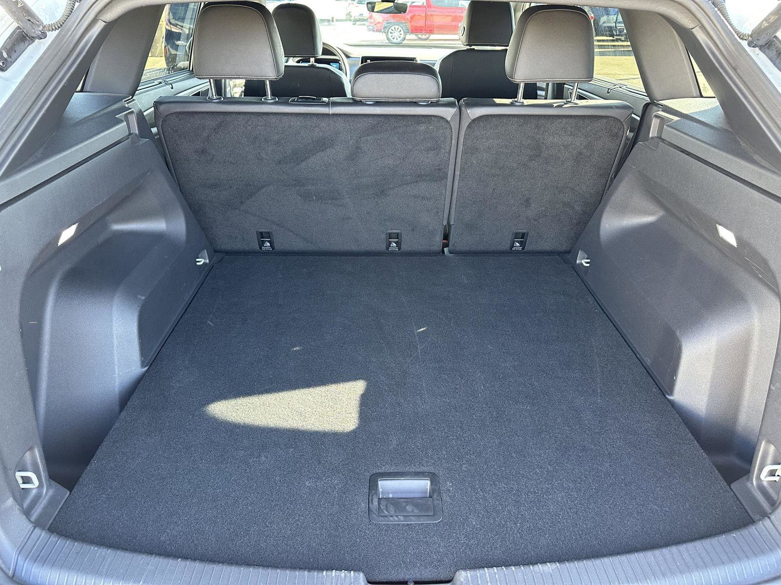 Used 2025 Volkswagen Atlas Cross Sport SE image 7