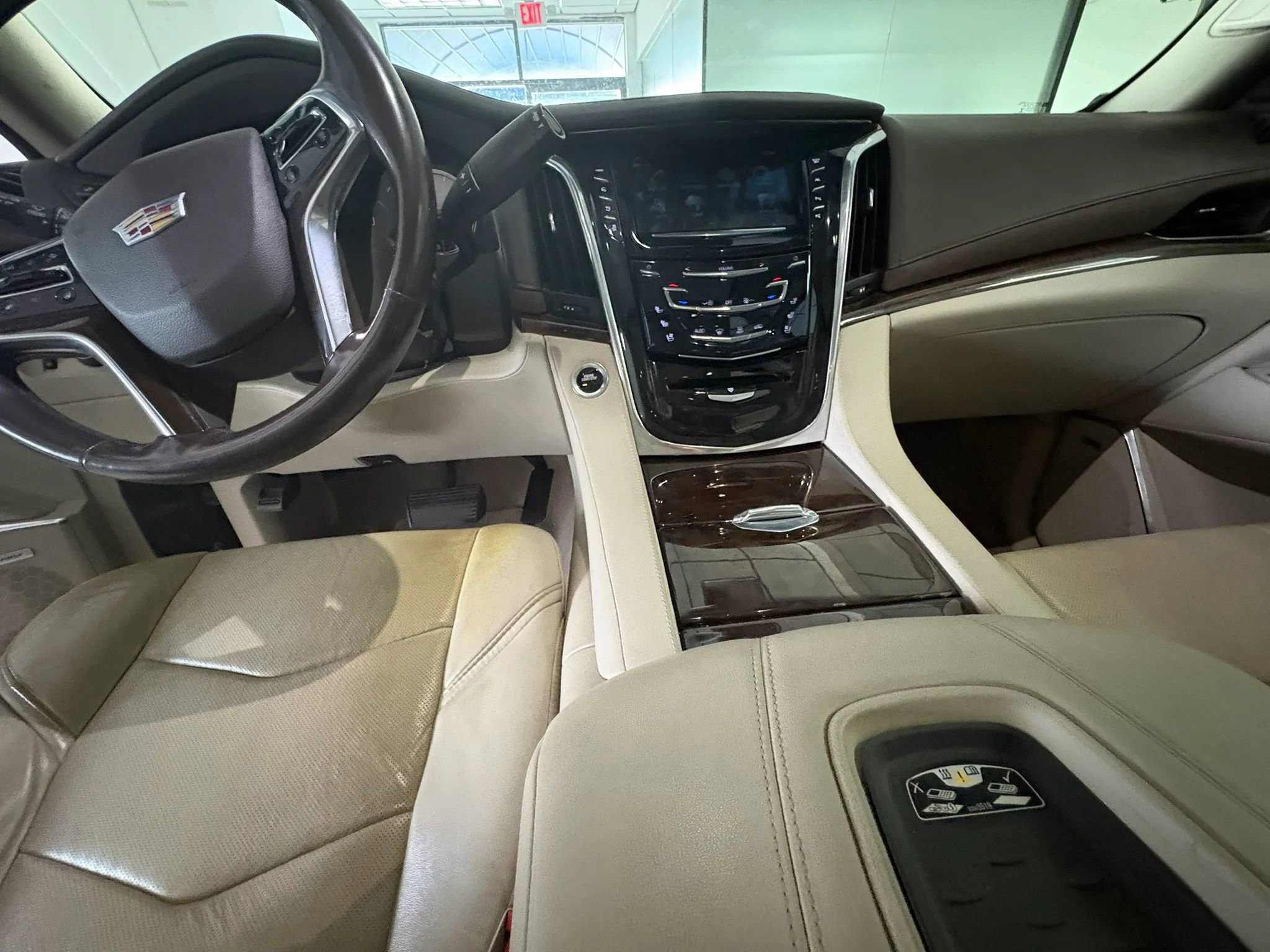 Used 2017 Cadillac Escalade ESV Luxury image 15