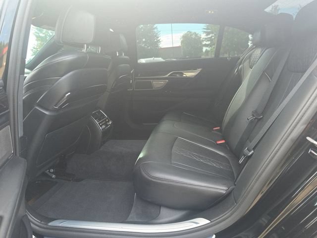 Used 2016 BMW 750i xDrive AWD/4WD image 10