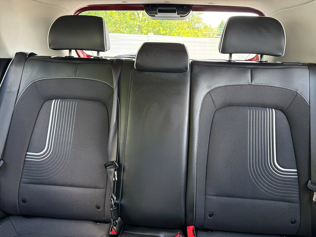 Used 2025 Hyundai Venue Limited FWD image 52