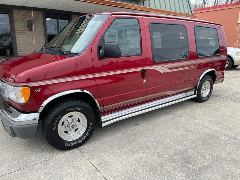 Used 1999 Ford E-150 and Econoline 150 RWD image 2