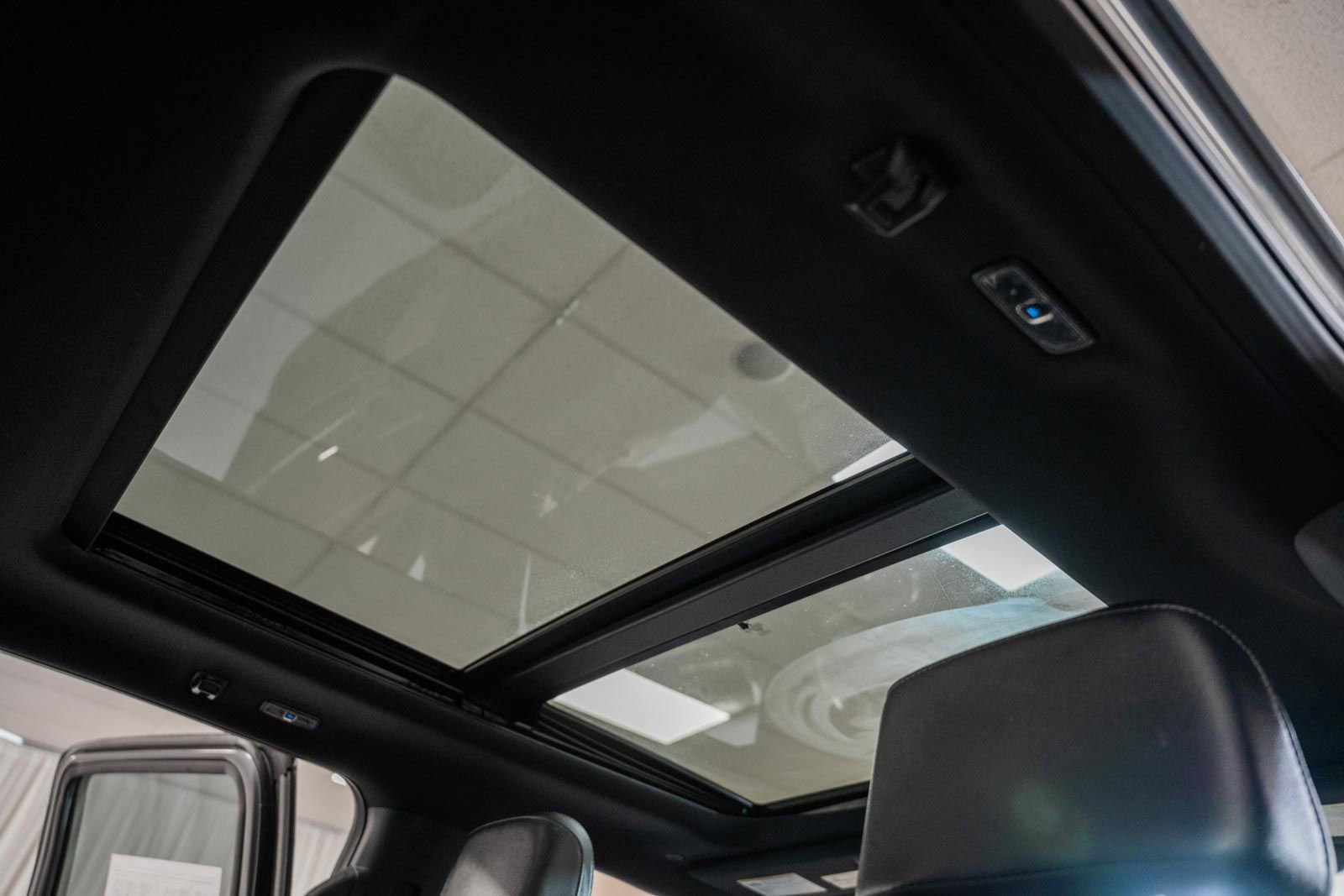 Used 2023 Ford F150 Lariat w/ Equipment Group 502A High image 42