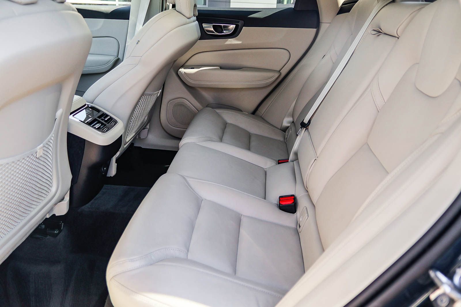 Used 2026 Volvo XC60 B5 Ultra w/ Protection Package Premier image 20