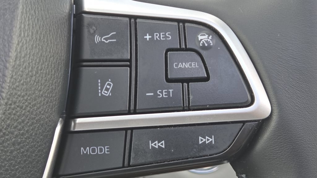Used 2023 Toyota Highlander XLE FWD image 31