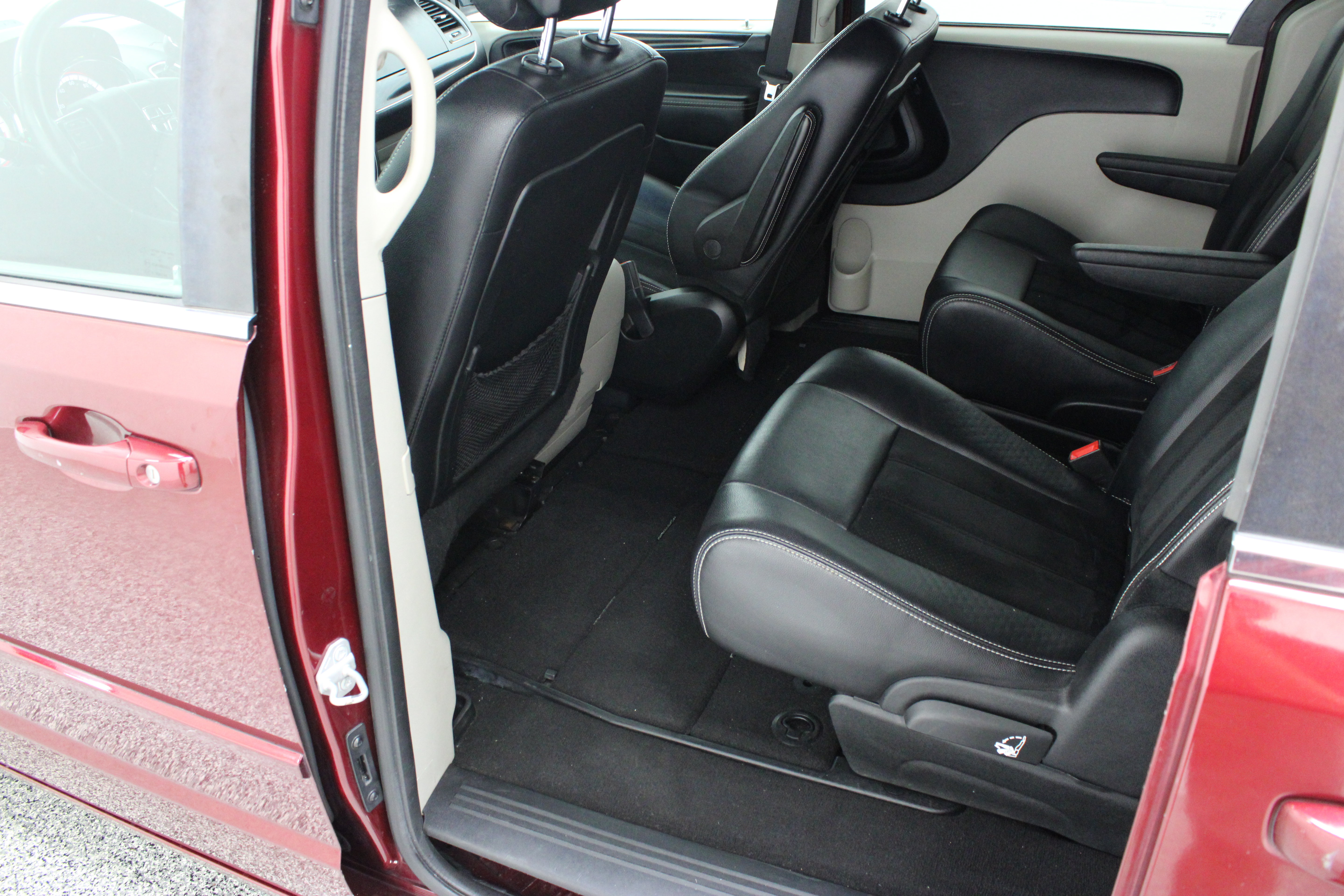 Used 2017 Dodge Grand Caravan SXT FWD image 25