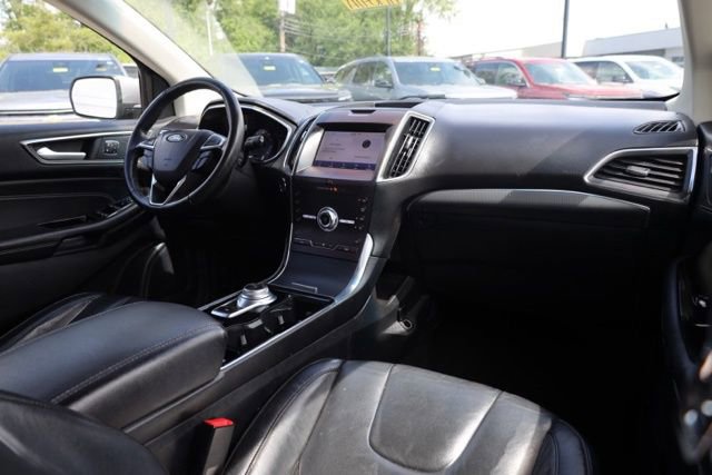 Used 2020 Ford Edge Titanium image 34