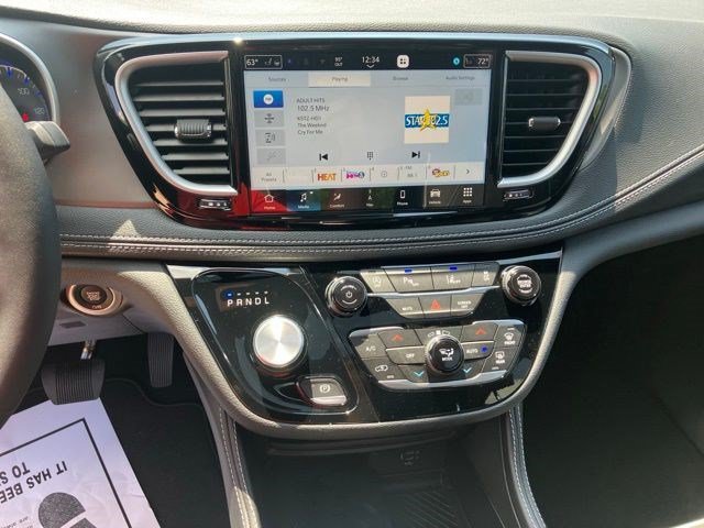 New 2027 Chrysler Pacifica Limited AWD/4WD image 17
