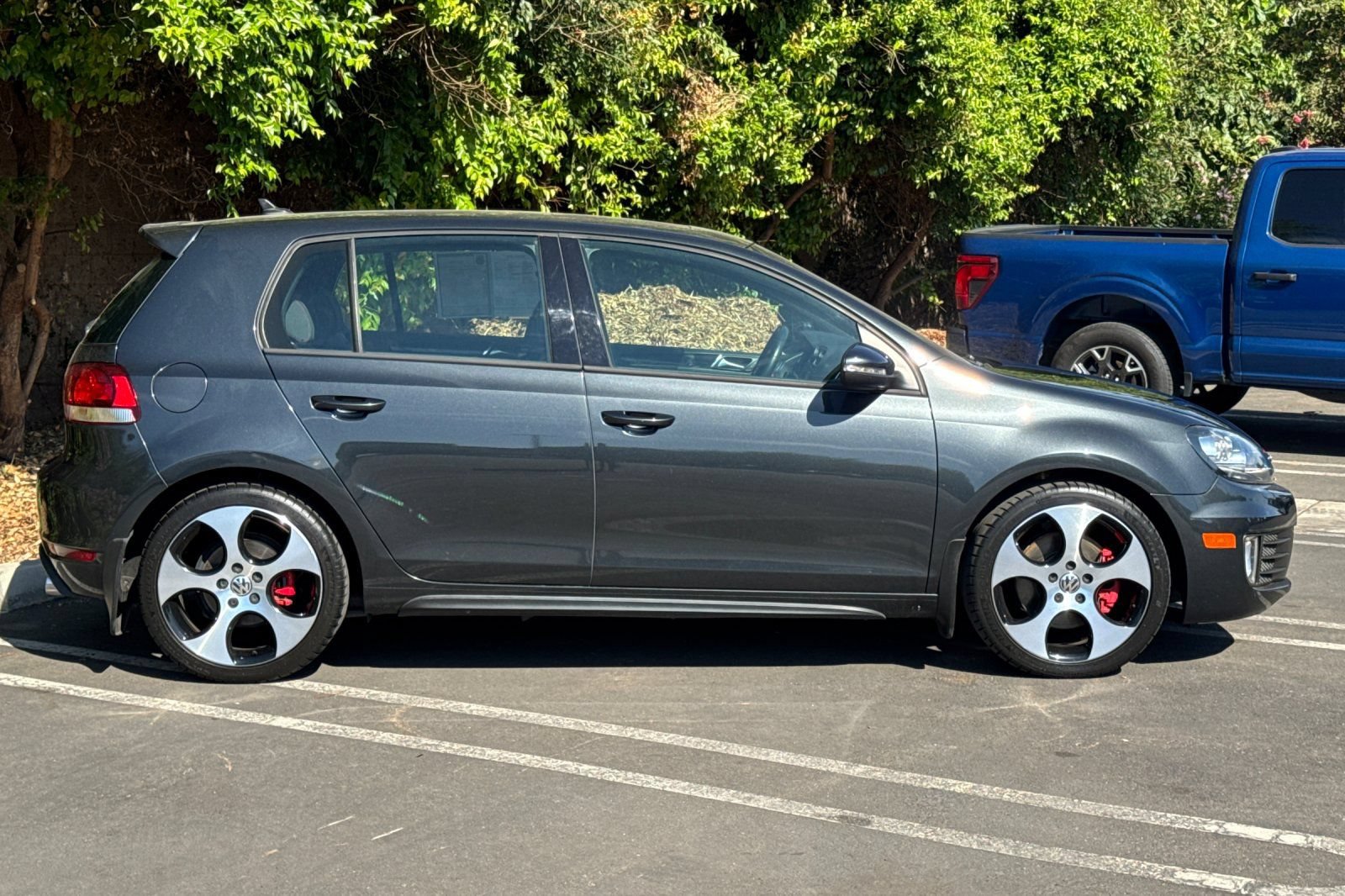 Used 2012 Volkswagen Golf 4-Door FWD image 3