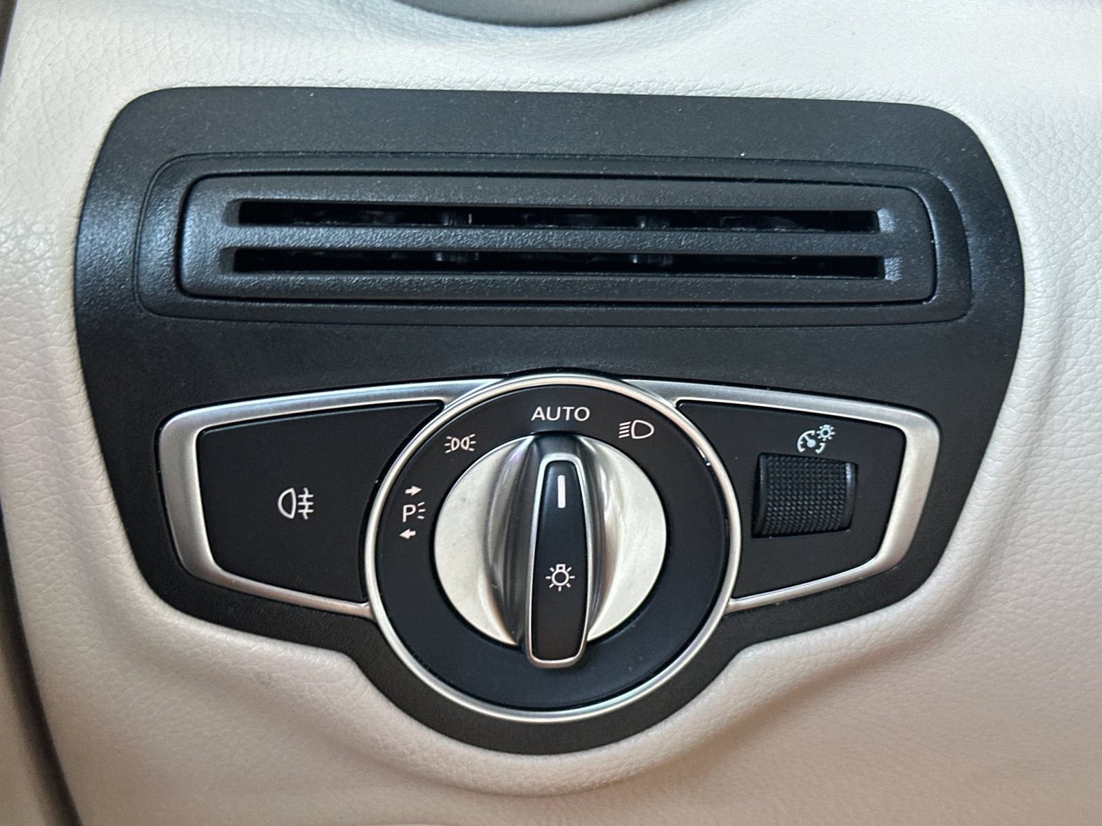 Certified 2022 Mercedes-Benz GLC 300 image 31