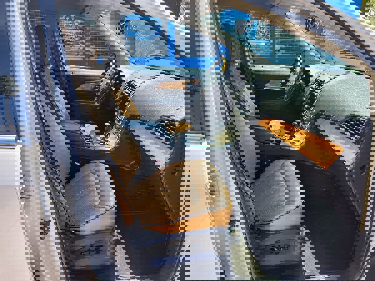 Used 2015 Lincoln MKX FWD w/ Equipment Group 101A image 17