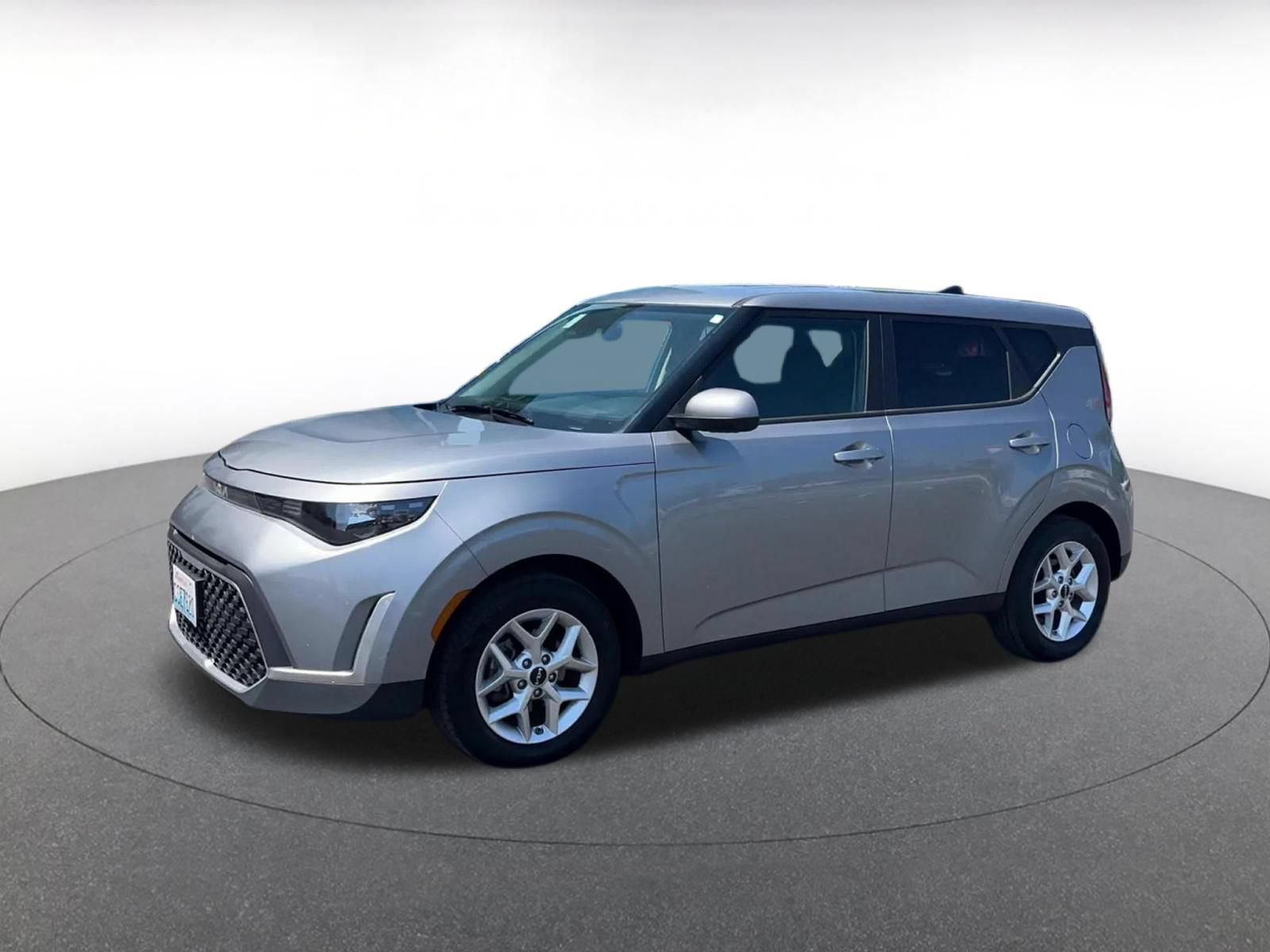 Used 2025 Kia Soul LX w/ LX Technology Package FWD image 6