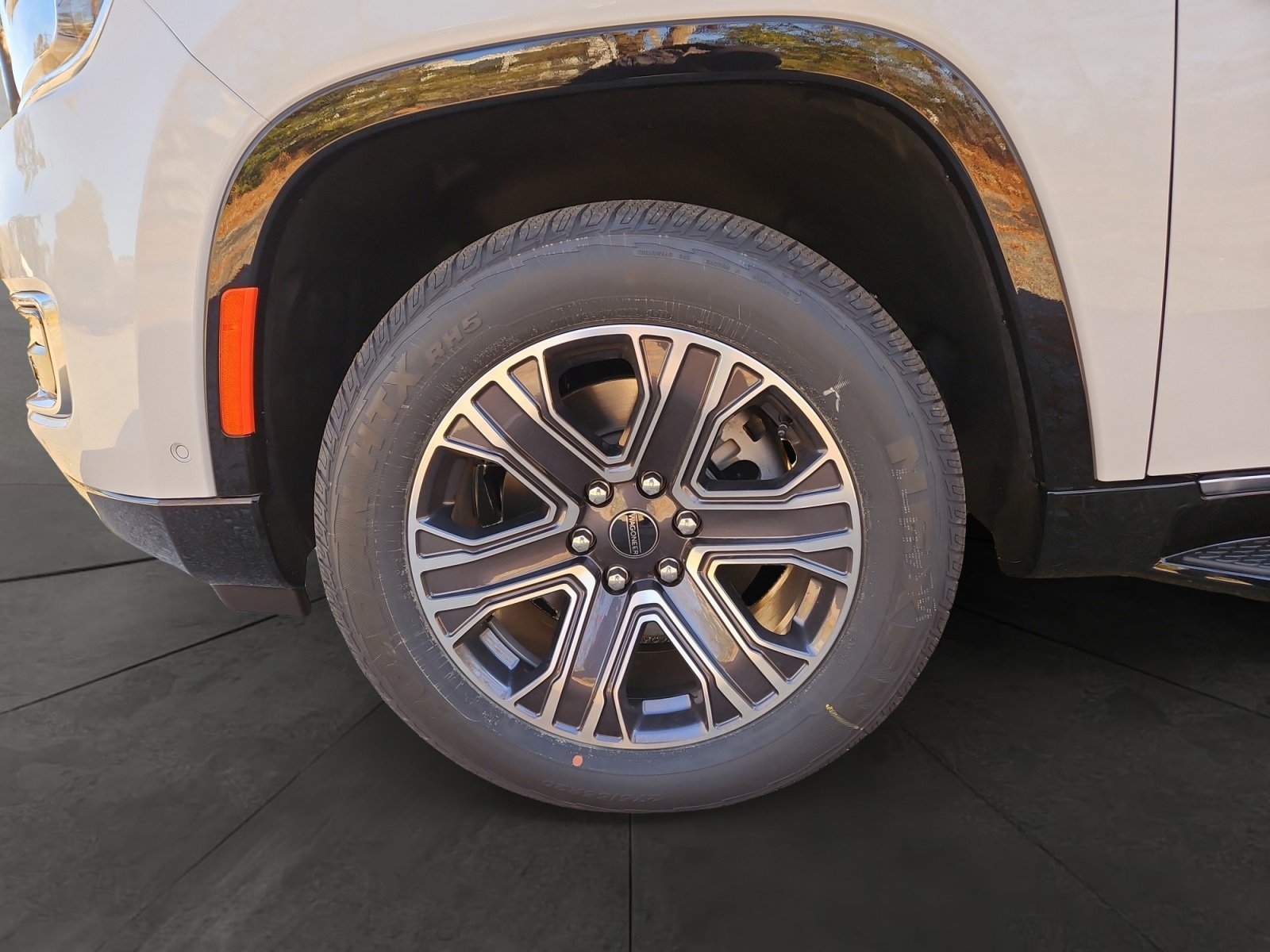 New 2025 Jeep Wagoneer 4WD image 14