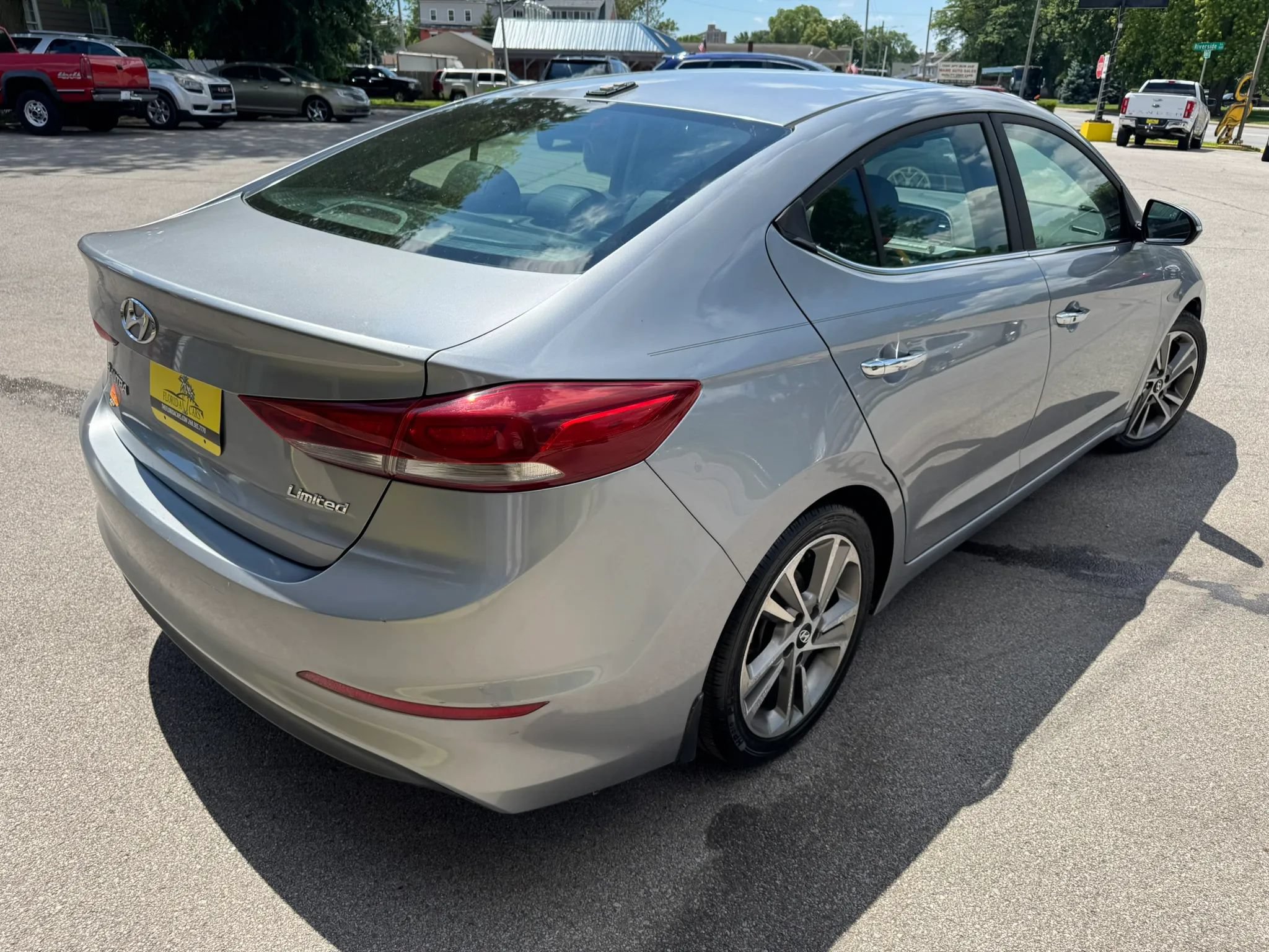 Used 2017 Hyundai Elantra Limited w/ Limited Tech Package 04 FWD image 8