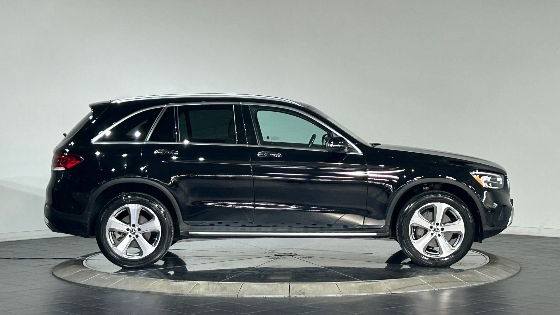 Used 2022 Mercedes-Benz GLC 300 4MATIC image 11