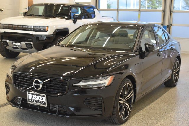 Used 2022 Volvo S60 T8 R-Design Expression w/ Premium Package AWD/4WD image 9