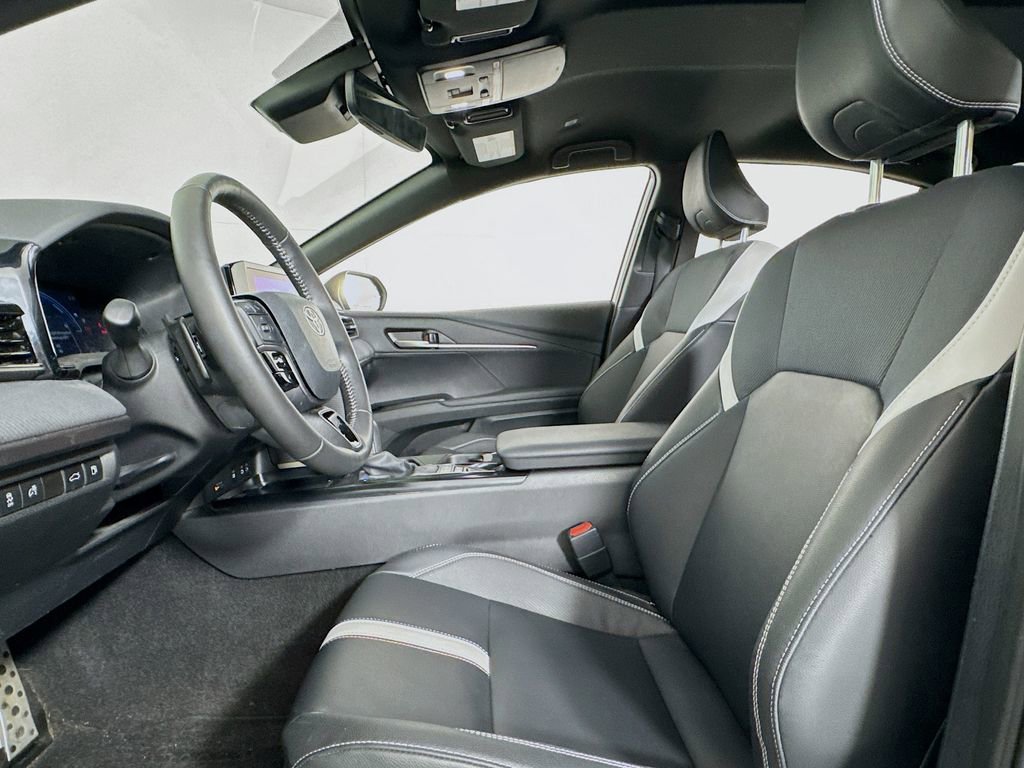 Used 2025 Toyota Camry SE FWD image 10