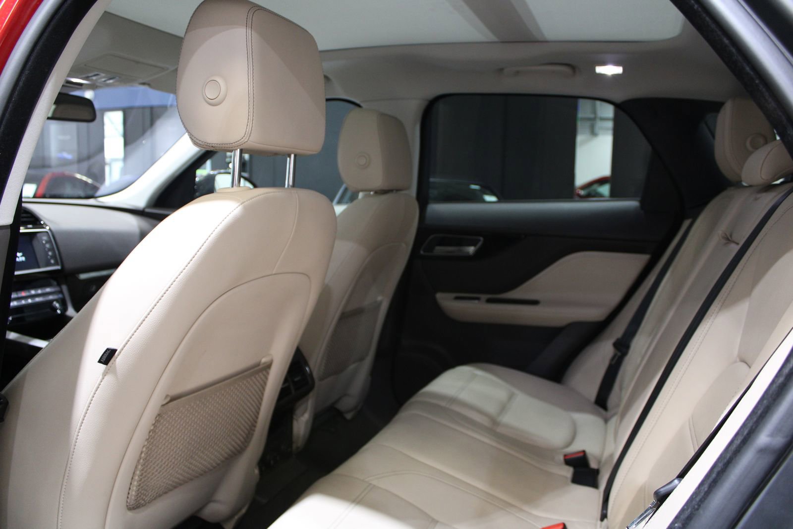 Used 2017 Jaguar F-PACE Prestige image 17