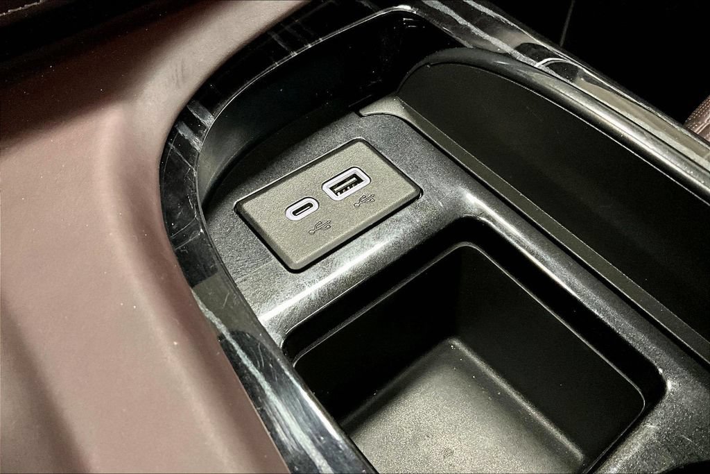 Certified 2023 Cadillac Escalade ESV V AWD/4WD image 16