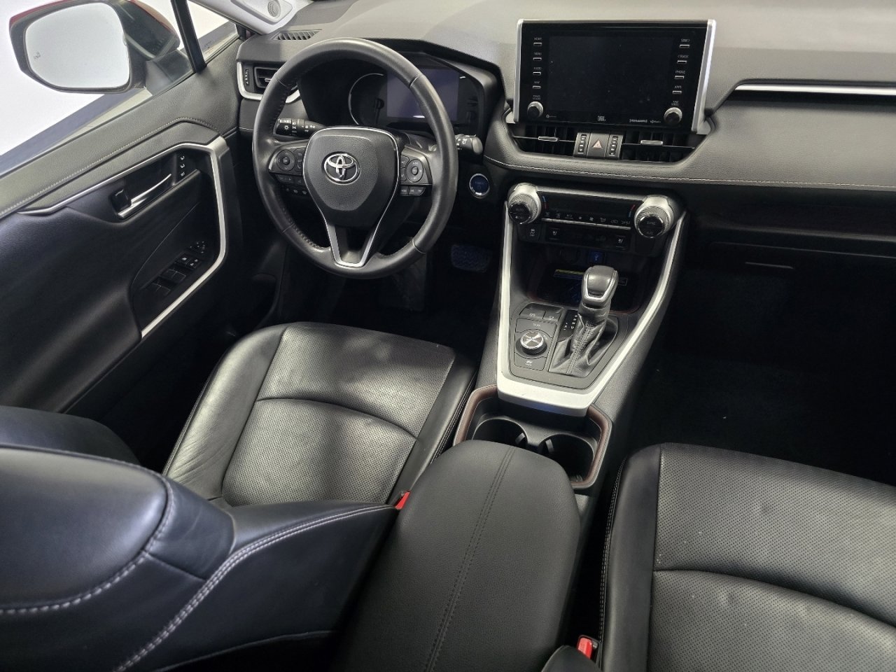 Certified 2020 Toyota RAV4 Limited image 28