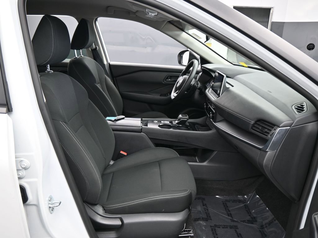 Used 2024 Nissan Rogue S image 35