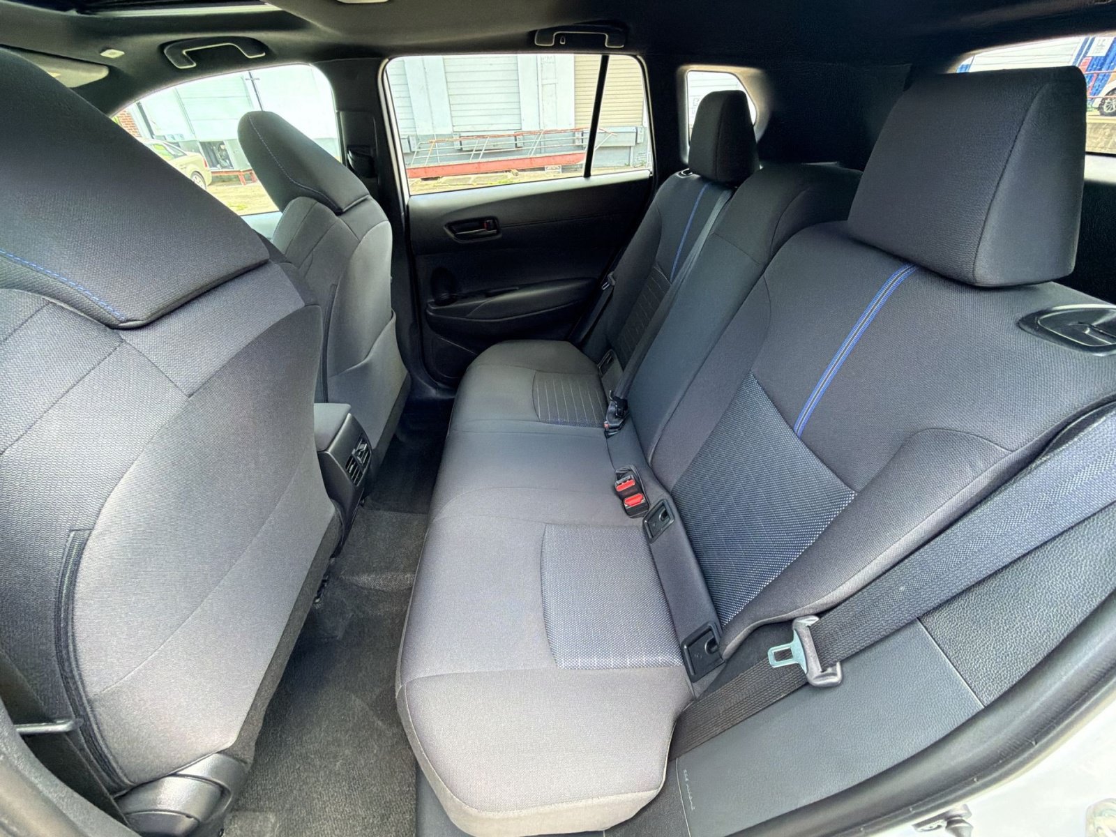Used 2024 Toyota Corolla Cross AWD Hybrid w/ Moonroof Package image 30