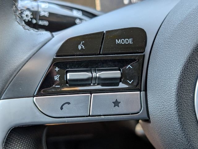 Used 2025 Hyundai Elantra Limited image 24