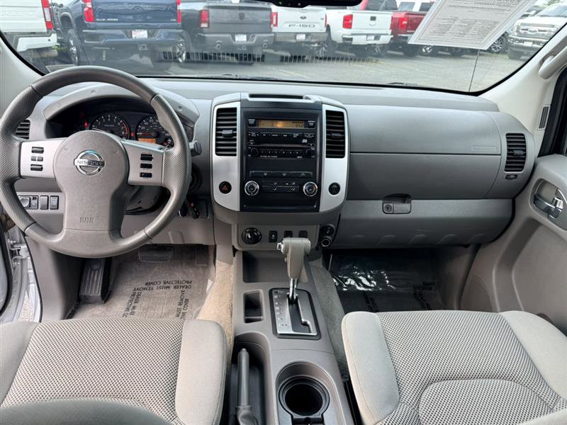 Used 2012 Nissan Frontier SV w/ SV Premium Utility Pkg AWD/4WD image 19