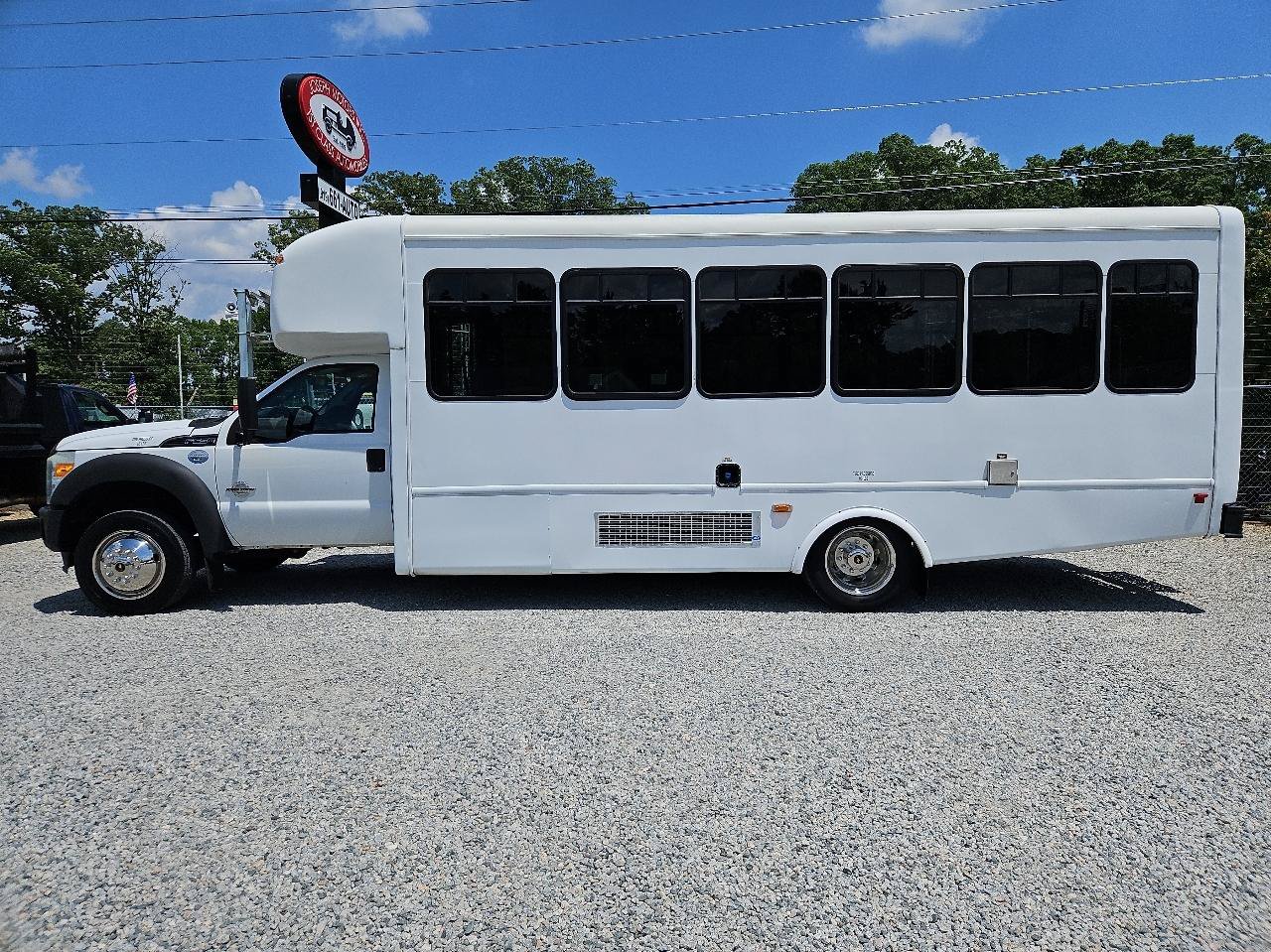 Used 2016 Ford F550 Luxury RWD image 2