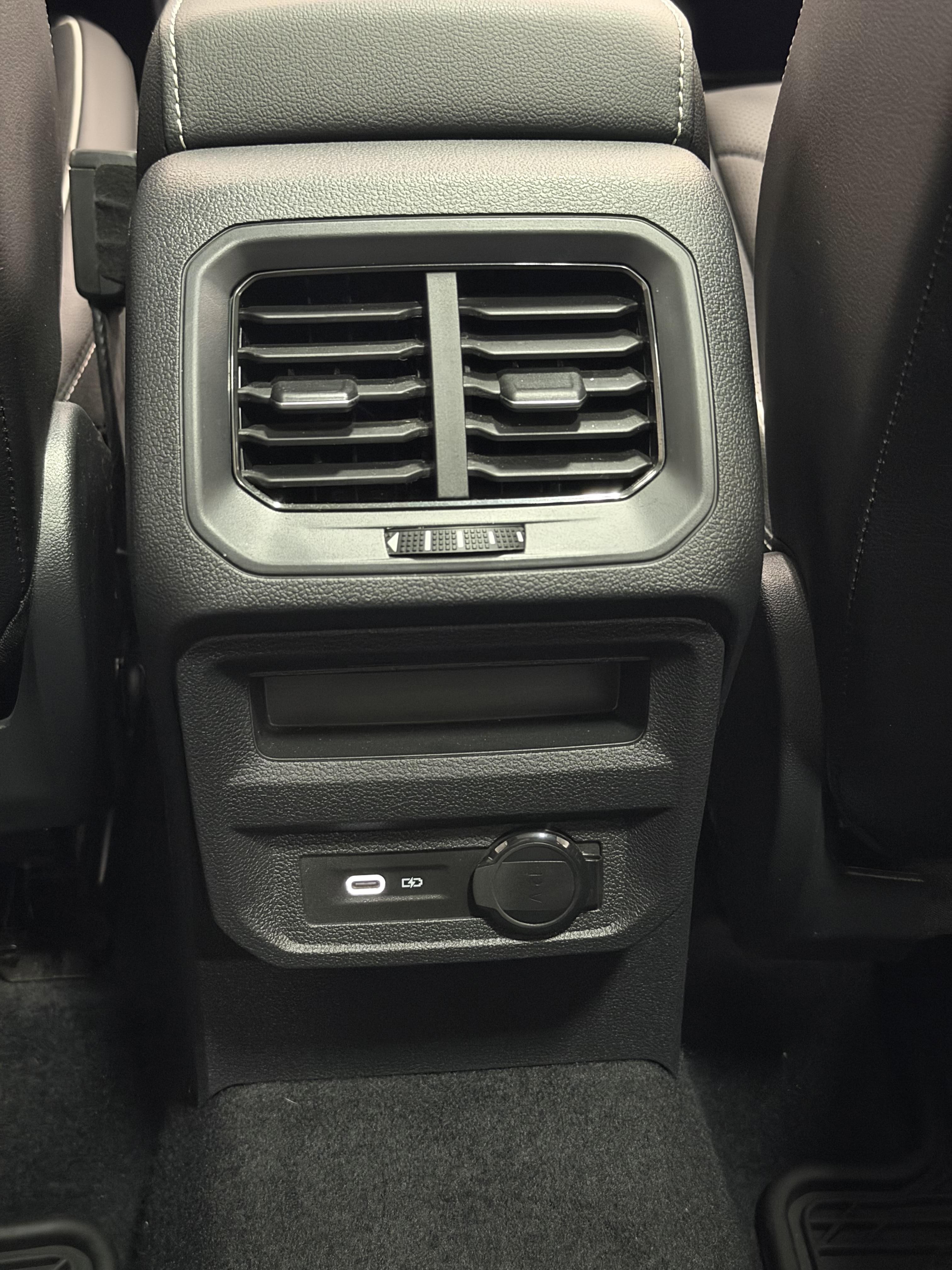 Used 2022 Volkswagen Tiguan SEL R-Line image 21