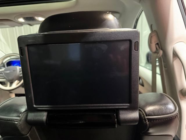 Used 2017 Chrysler Pacifica Limited FWD image 32